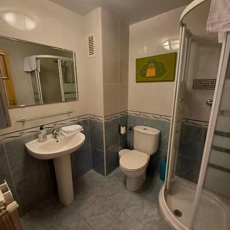 En El Pleno Centro De Con Garaje, Ascensor, Ventiladores Y Wifi شقة