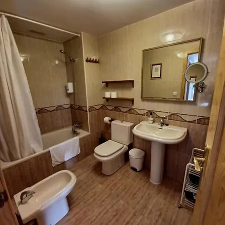 En El Pleno Centro De Con Garaje, Ascensor Y Wifi Apartmán