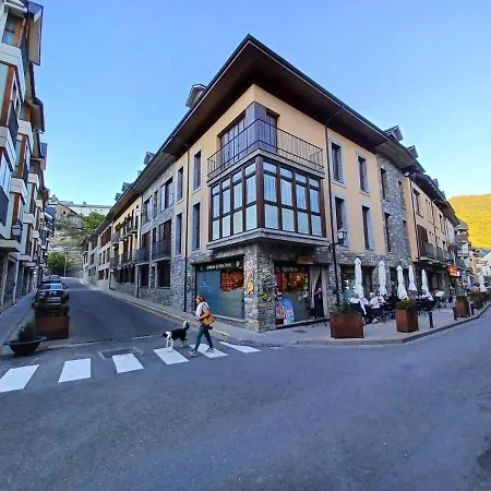 En El Pleno Centro De Con Garaje, Ascensor, Ventiladores Y Wifi شقة