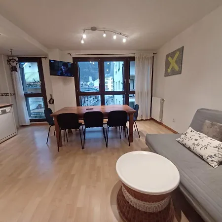 Apartament En El Pleno Centro De Con Garaje, Ascensor, Ventiladores Y Wifi