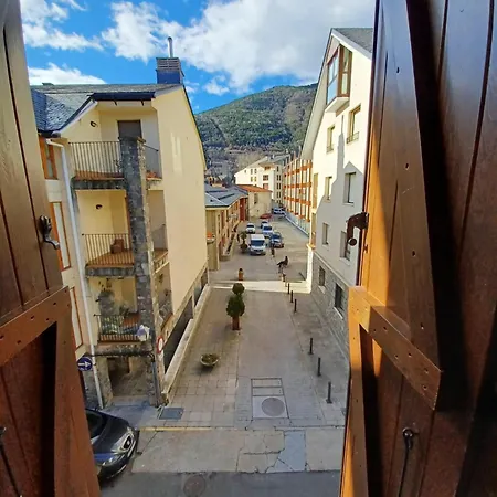En El Pleno Centro De Con Garaje, Ascensor Y Wifi Biescas (Aragon)