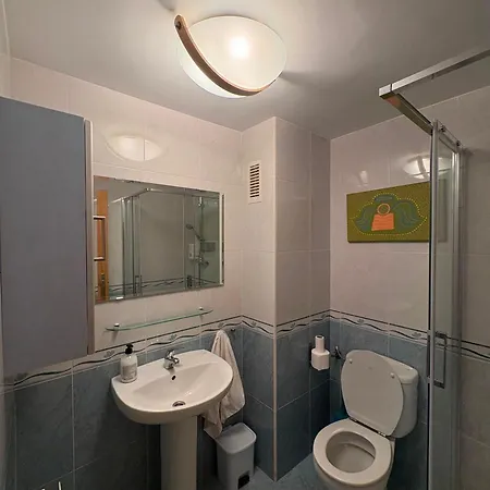 En El Pleno Centro De Con Garaje, Ascensor, Ventiladores Y Wifi Apartamento