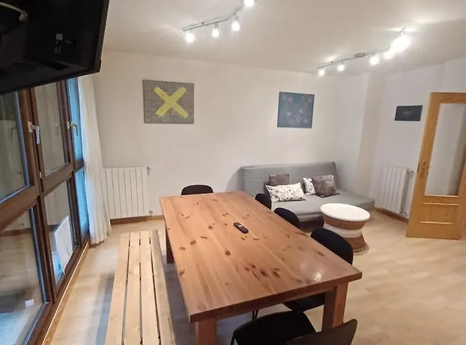 En El Pleno Centro De Con Garaje, Ascensor Y Wifi *