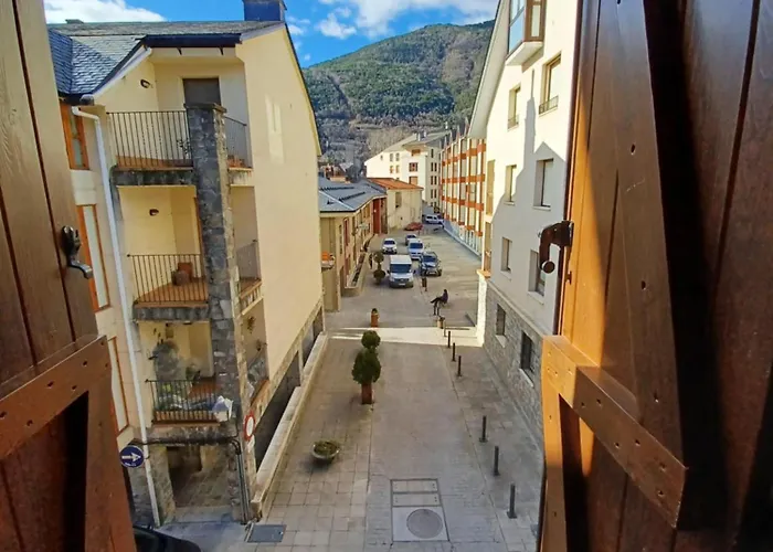 En El Pleno Centro De Con Garaje, Ascensor Y Wifi Biescas (Aragon)