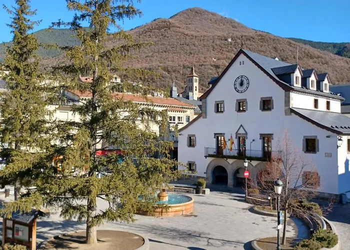 En El Pleno Centro De Con Garaje, Ascensor Y Wifi Biescas (Aragon)